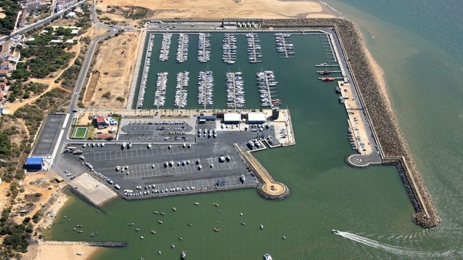 Vista aérea del puerto deportivo de Mazagón.