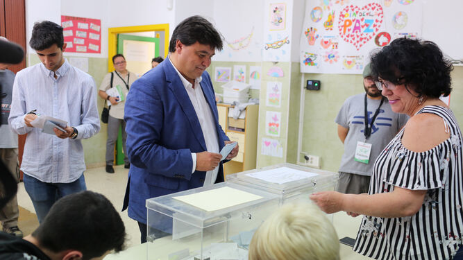 Elecciones 2019 | Gabriel Cruz, ejerce su derecho al voto