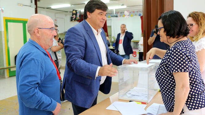 Elecciones 2019 | Gabriel Cruz, ejerce su derecho al voto