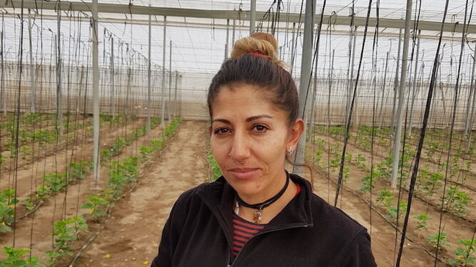 Carmen Heredia lleva trabajando desde septiembre de 2018 en una finca viatoreña de un agricultor de Casur.