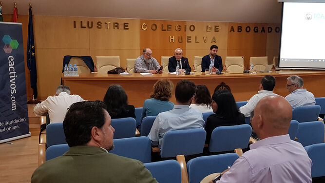 El Colegio de Abogados de Huelva acoge el encuentro sobre derecho concursal.