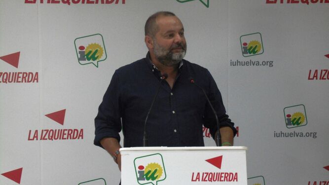 El coordinador provincial de IU, Rafael Sánchez Rufo, en su comparecencia de ayer.