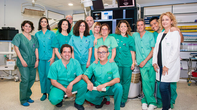 El equipo de la Unidad de Hemodinámica del Hospital Juan Ramón Jiménez de Huelva.