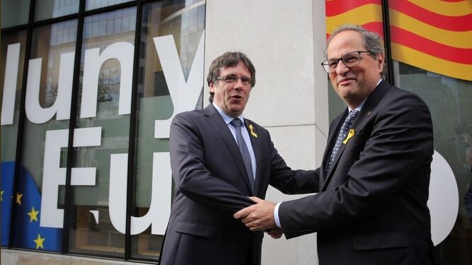 Carles Puigdemont con el presidente de la Generalitat, Quim Torra,  en una reciente reunión en Bruselas.
