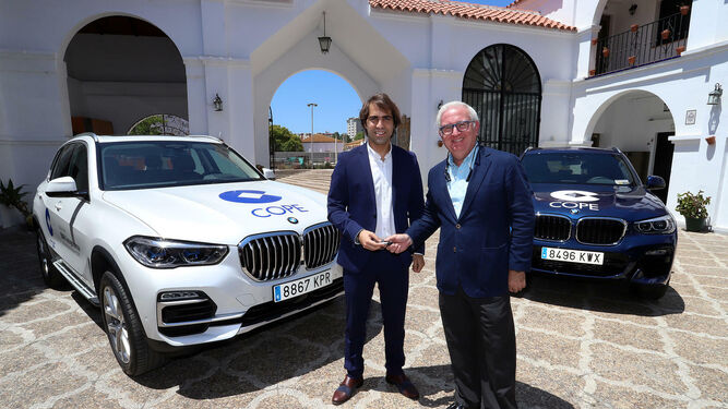 El jefe de ventas de Autogotransa, Ricardo Hueso Bracero, y el gerente de Cope Huelva, Nacho González.