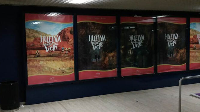 Campaña publicitaria del Patronato Provincial de Turismo de Huelva en el aeropuerto de Sevilla.