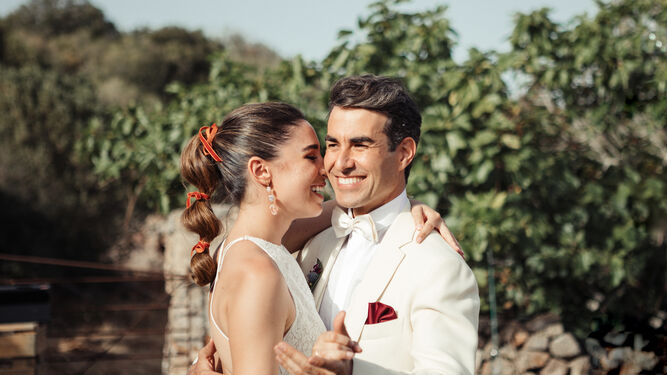 Candela Serrat y Pedro Muriel recién casados