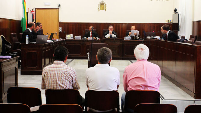 A.G.V., Orta y Pino, el 19 de junio de 2017, durante la primera sesión del repetido juicio del caso Aljaraque.