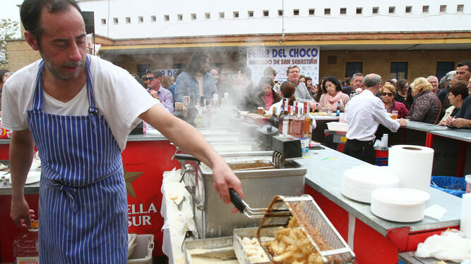 Imagen de la pasada edición de la Feria del Choco, otra de las iniciativas celebradas en el mercado de San Sebastián.