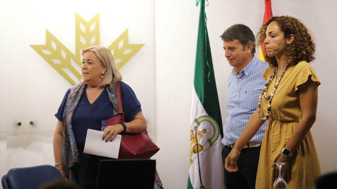La delegada Manuela Caro –izquierda– y los neurólogos Eduardo Durán y Lucía Forero.
