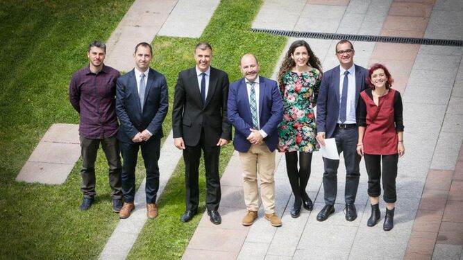 Miembros de la delegación de la Diputación de Huelva con sus anfitriones en Andorra.