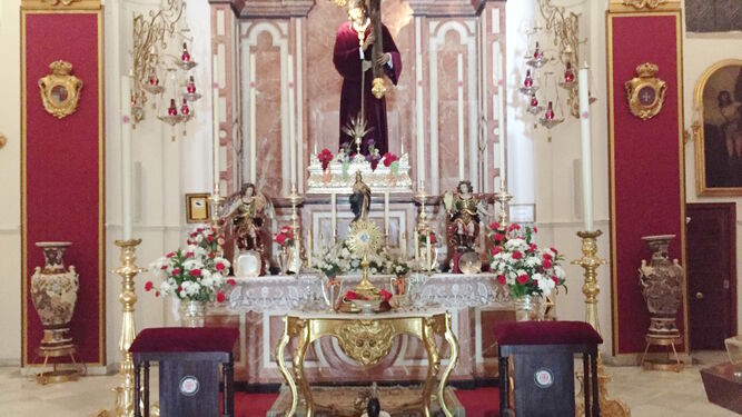 Altar eucarístico a los pies de Jesús Nazareno en la Concepción.