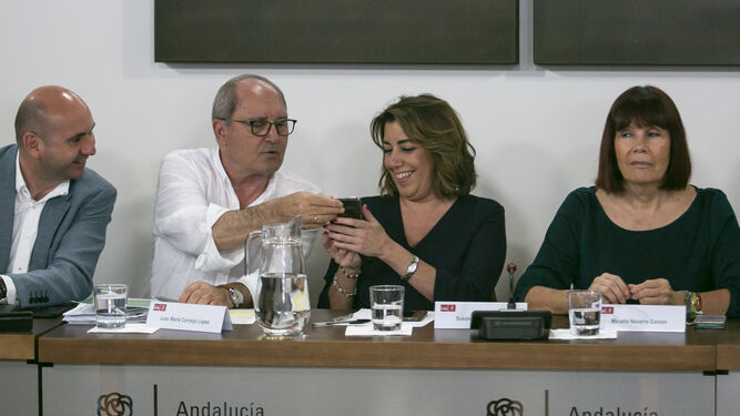 Susana Díaz, junto a Juan Cornejo, en la reunión de la Ejecutiva de este lunes.