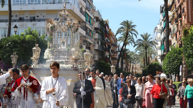 Procesión del Corpus Christi a su llegada a la Plaza de la Merced.