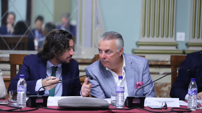 Imágenes del Pleno del Ayuntamiento de Huelva