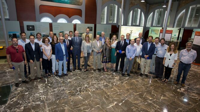 Imagen de los participantes en la asamblea general de HuelvaPort.