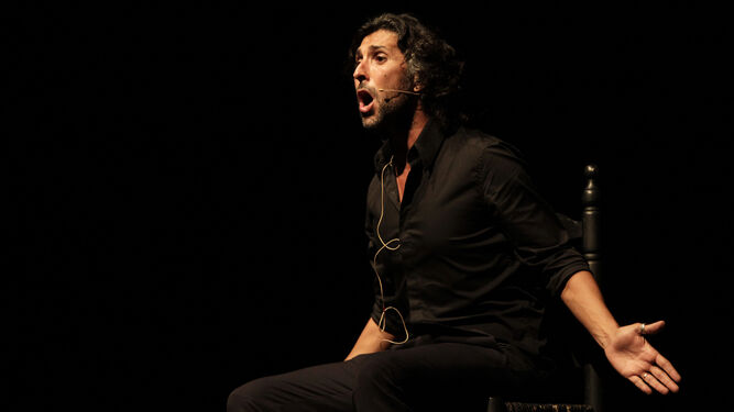 El cantaor onubense Arcángel durante una de sus actuaciones.