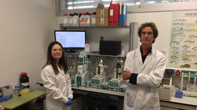 A la derecha, el investigador Pablo Campra, de la Universidad de Almería, que ha participado en este proyecto.