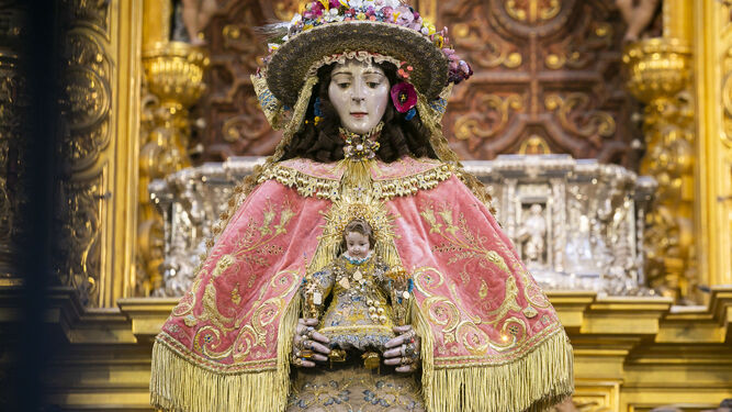 Im&aacute;genes de la Virgen del Roc&iacute;o vestida de Pastora para La Venida de 2019