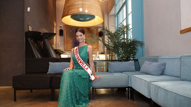Im&aacute;genes de la entrevista de Julianna Ro, Miss World Sevilla en el Hotel Do&ntilde;a Mar&iacute;a