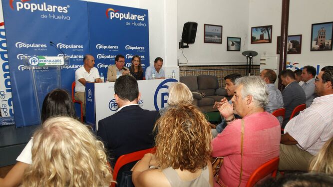 Intervención de Manuel Andrés González, junto a Juan Manuel González, Bella Verano y David Toscano, durante el  Comité Ejecutivo Provincial del PP.