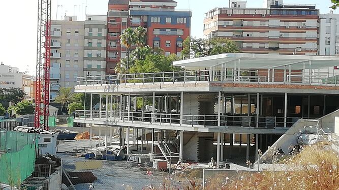 Obras de construcción del nuevo centro de salud de Isla Chica.