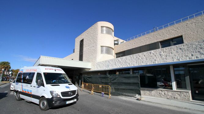 Panorámica de la entrada de Urgencias del hospital Juan Ramón Jiménez de Huelva.