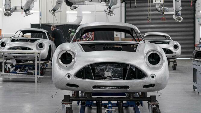 Aston Martin inicia la producción del DB4 GT Zagato Continuation.
