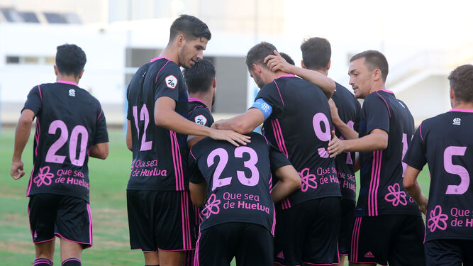 La plantilla del Recreativo de Huelva celebra uno de los goles ante el San Roque de Lepe.