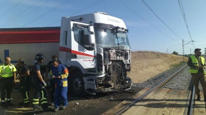 Un Alvia Santander-Alicante choca con un camión en Husillos y no hay heridos