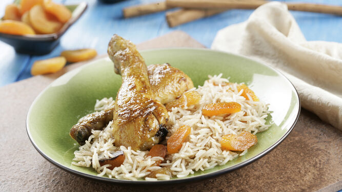 Receta de pollo al curry de Madrás con arroz basmati y coco.