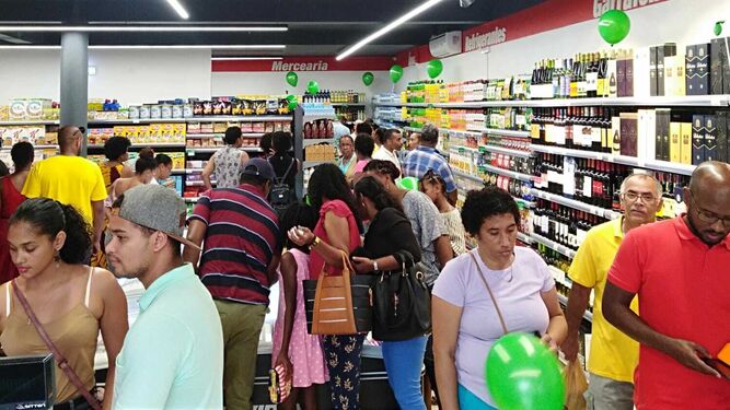 Apertura del primer supermercado africano de Covirán en Cabo Verde