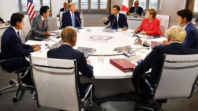 Los participantes en la cumbre del G7, justo antes de iniciar la reunión de este domingo.