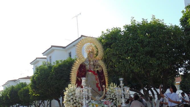 Procesión de la Virgen del Valle por las calles de la Palma del Condado.