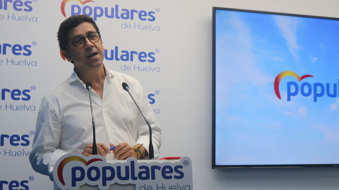 Alberto Fernández valora los presupuestos de la Junta en educación.