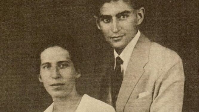 Felice Bauer y su novio Franz Kafka retratados en 1917.