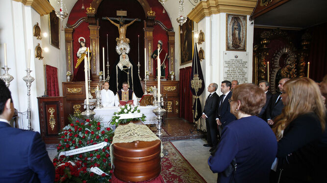 Funeral por el alma de Álvarez Duarte celebrado en la capilla de la Hermandad de las Aguas, en Sevilla.