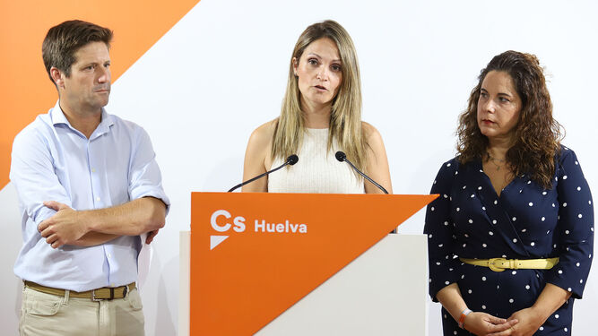 María Ponce, Guillermo García de Longoria y Noelia Álvarez piden al Gobierno central una financiación digna para Huelva.