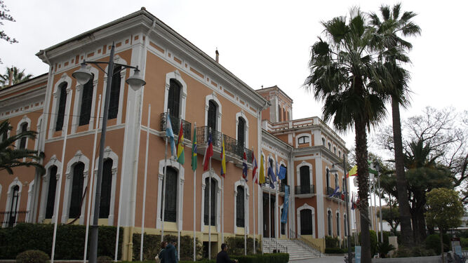 Fachada principal de la Casa Colón de Huelva.