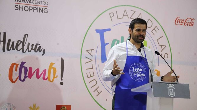 El chef Enrique Sánchez durante un momento del pregón de la Feria de la Tapa de Huelva 2019.