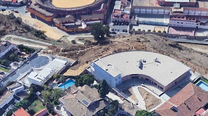 Vista aérea del edificio de la guardería, en el número 12 de la calle Pintor Gómez del Conquero.