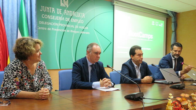 El delegado territorial de Empleo, Antonio Augustín, presentó el programa.