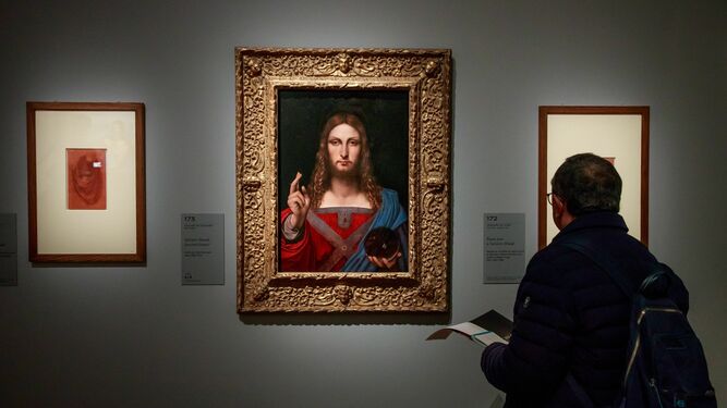 'Salvator Mundi', en la exposici&oacute;n sobre Leonardo da Vinci en el Museo del Louvre.