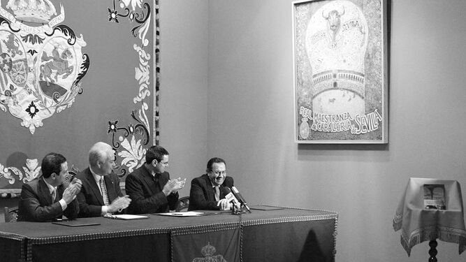 Juan Murillo -a la derecha-, en la presentación de su libro 'Un Camino, de botijero a presidente, que publicó en 2006