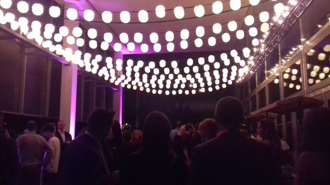 La iluminación feriante de la terraza exterior del after party de EMA MTV  Sevilla