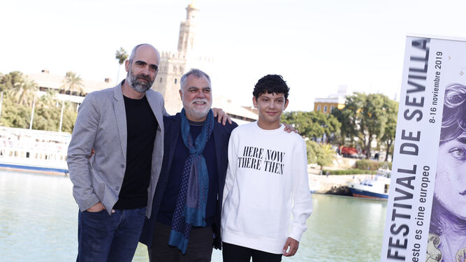 Luis Tosar, Benito Zambrano y Jaime López posan en Abades Triana antes de presentar el filme.