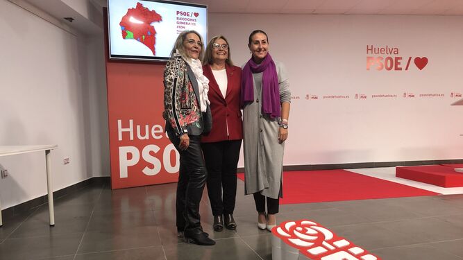 Josefa González Bayo, María Luisa Faneca y Pilar Rodríguez, representantes del PSOE de Huelva en Madrid.