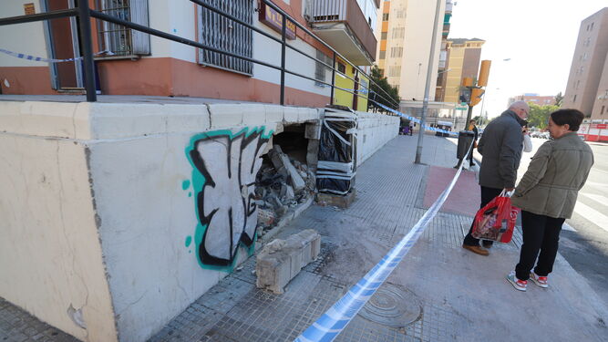 Im&aacute;genes del lugar del accidente que le cost&oacute; la vida a una joven de 22 a&ntilde;os en Fuerzas Armadas, Huelva