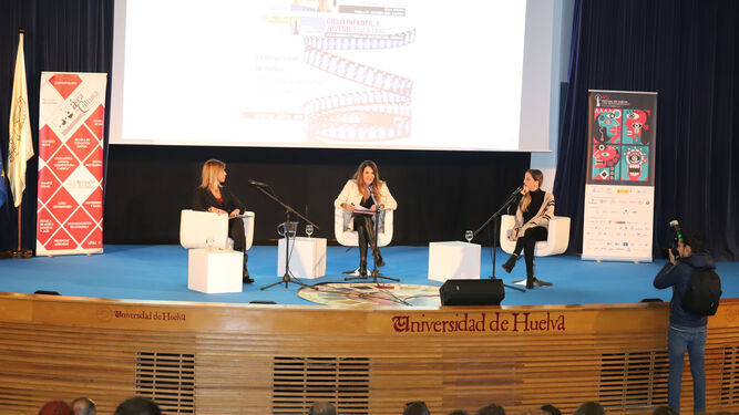 Coloquio en la Universidad de Huelva sobre el papel de la mujer en el cine.