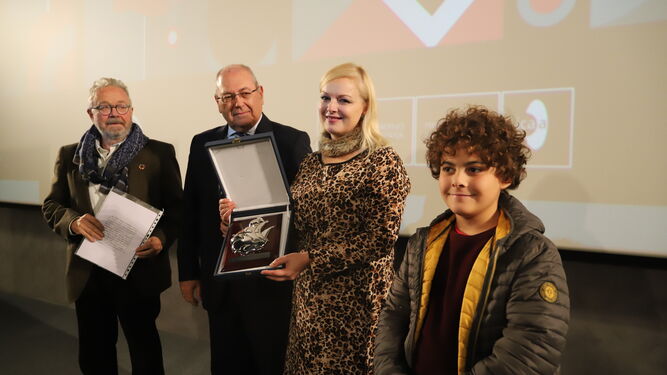 Im&aacute;genes de la entrega del premio al mejor cortometraje onubense en la 45 edici&oacute;n del Festival de Cine, a 'Asteroide B612'